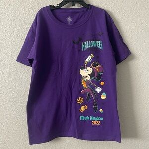 Disney Mickey Halloween party tee. Youth medium. Purple Magic Kingdom 2022.